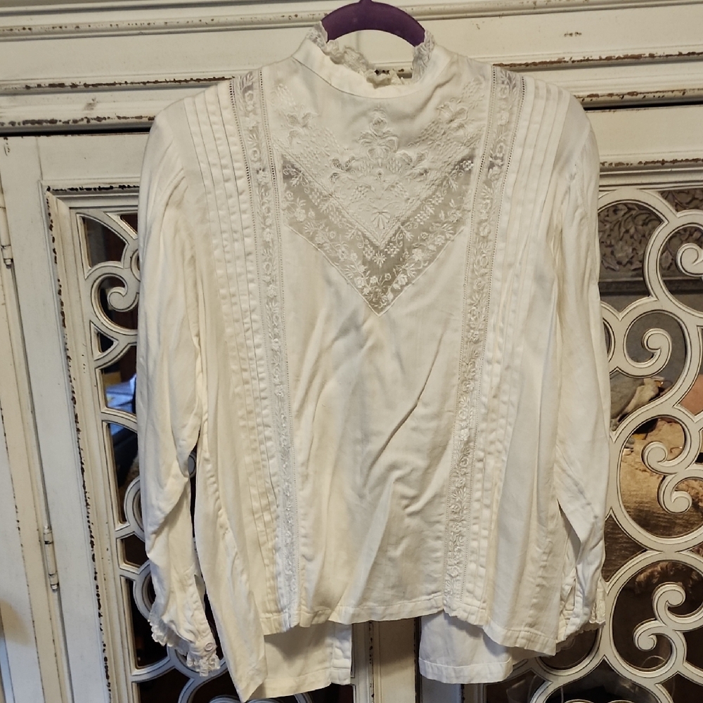 Elegant White Lace Women's Top